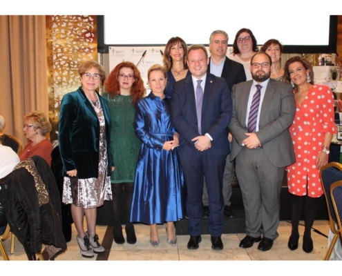 La diputada de Servicios Sociales, Juani García, participa en la tradicional Cena de Hermandad con la que la AECC de Albacete adelanta la Navidades