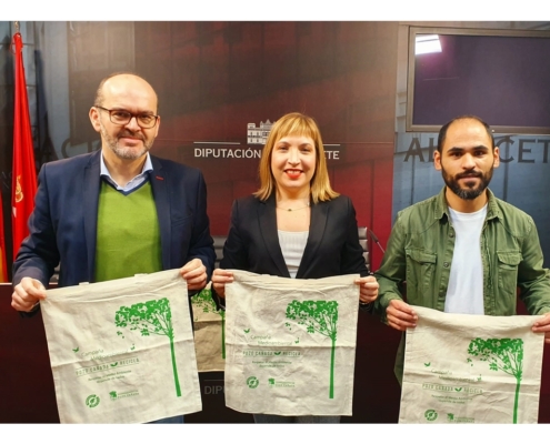 El reciclaje, promovido por la Diputación, ha evitado la tala de más de 3,5 millones de árboles en los últimos 16 años