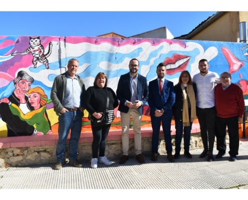 Valera inaugura en Férez un mural impulsado por la Diputación en base a un diseño del cantante Manolo García