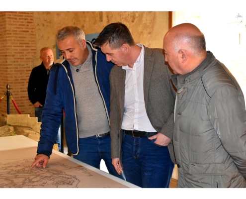 Caba&ntilde;ero visita algunas de las mejoras acometidas en Chinchilla de Montearag&oacute;n a trav&eacute;s del apoyo de la Diputaci&oacute;n de Albacete