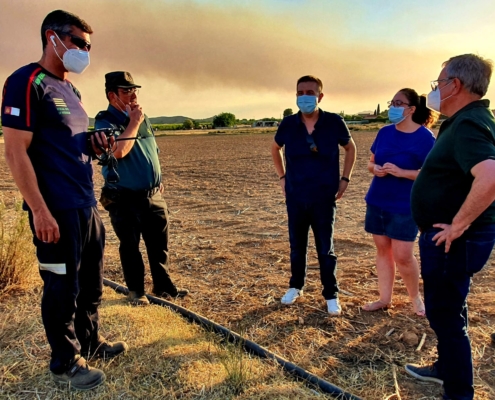 El presidente de la Diputación, Santi Cabañero, junto al jefe del Sepei, Francisco Ovidio, y responsables municipales de Hellín supervisa las l ...