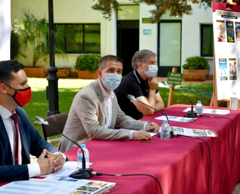 El presidente de la Diputación, el diputado de Cultura y el director de ABYCINE presentan en el jardín del Chalet Fontecha el Cine de Verano de  ...