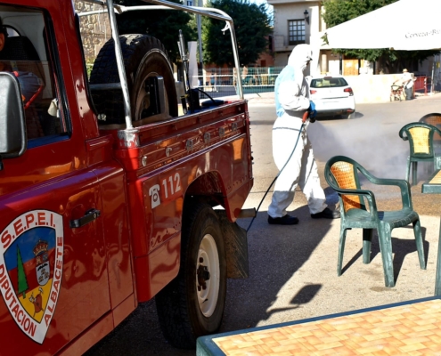 Bombero SEPEI Diputación desinfecta espacios públicos