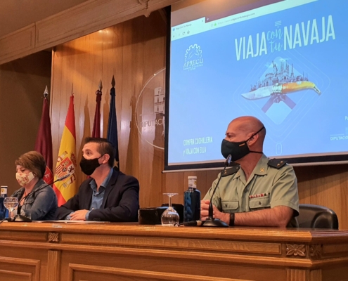 Un momento de la rueda de prensa de presentación de la campaña 'Viaja con tu navaja'