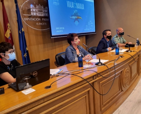 Imagen de los integrantes de la mesa durante la presentación de la campaña 'Viaja con tu navaja'