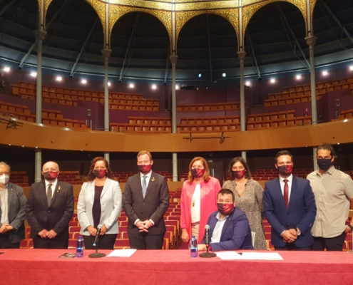 El vicepresidente de la Diputación, Juan Ramón Amores, posa en la rueda de prensa de presentación de la Feria de Artes Escénicas y Musicales d ...