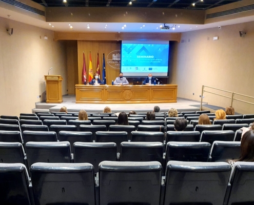 Salón de Actos de la Diputación durante el seminario sobre herramientas de intervención social organizado por la FEMP-CLM