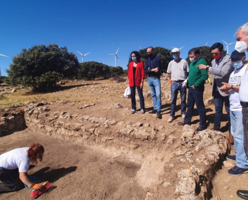 En las excavaciones arqueológicas ‘Alquerías 2020’, el vicepresidente de la Diputación, Fran Valera, acompañado por el diputado de Cultura ...