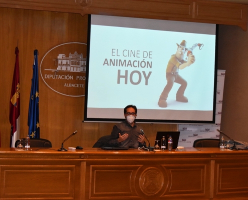 El director de animación, Enrique Gato, durante su intervención en el Salón de Actos de la Diputación