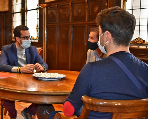 Encuentro de trabajo entre el presidente la Diputación y el presidente AJE Albacete y otros integrantes de la Asociación