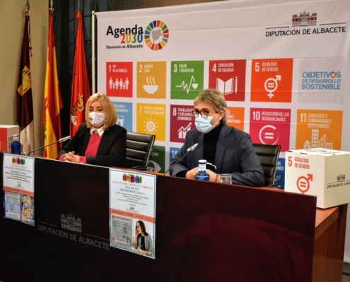 El diputado provincial de Igualdad, Pedro Antonio González, junto a la presidenta de AMEPAP, Toñi Pastrana, comparecen en rueda de prensa para p ...