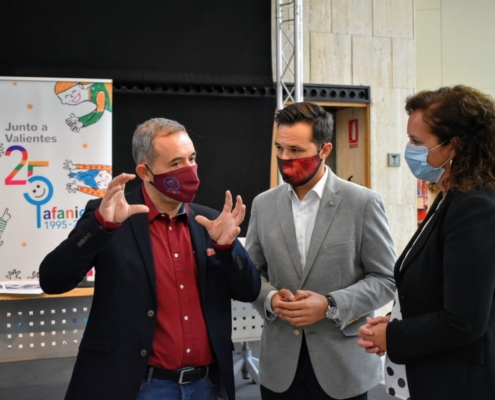 Juan García Gualda, Miguel Zamora y Maite García departen tras la presentación