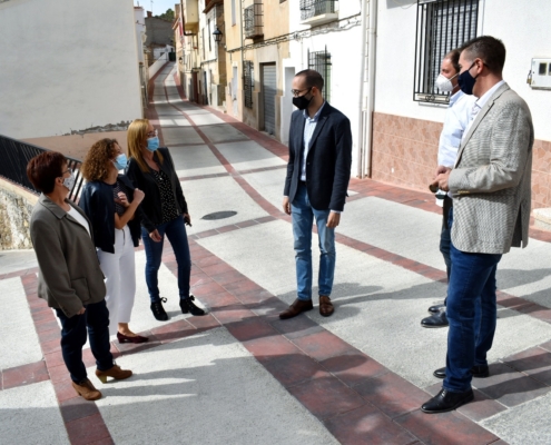 El presidente y el vicepresidente de la Diputación, la alcaldesa de Molinicos y su Equipo de Gobierno, comprueban resultados de obras realizadas  ...