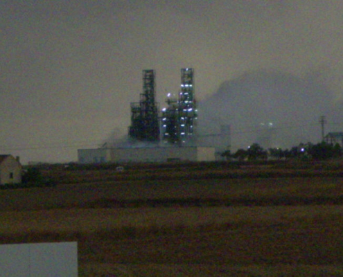Nube de vapor en planta de purificación de silicio de Casas Ibañez (01-09-11)