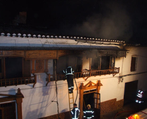04/11/09 Incendio Carpinteria C/Sta.Ana. Villarrobledo