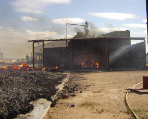 Incendio fábrica palets La Roda (22-08-14)