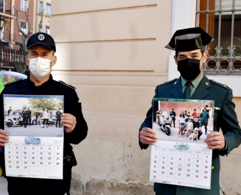 Posan con el calendario AFANION 2021 agentes de Policía Local y Guardia Civil de Albacete
