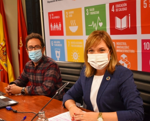 La vicepresidenta del área medioambiental de la Diputación de Albacete, Amparo Torres, y el coordinador del Observatorio Provincial de Sostenibi ...