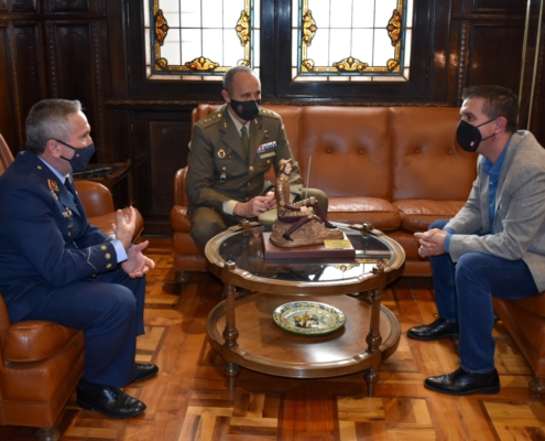 Presidente de la Diputación recibe en su despacho del Palacio Provincial a José Ramón de Cea y Miguel de la Torre