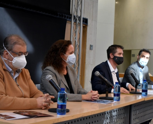 El presidente de la Diputación, Santi Cabañero, junto al delegado del Gobierno en CLM,Francisco Tierraseca; la concejal de Cultura del Ayuntamie ...