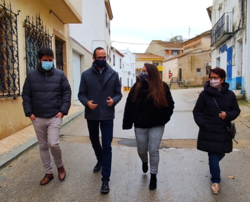 El vicepresidente de la Diputación, Fran Valera, supervisando diferentes actuaciones en Casas de Juan Núñez, Juan Carlos Gómez, junto a su alc ...