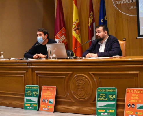 El vicepresidente de la Diputación, Juanra Amores, y el diputado de Deportes, Dani Sancha, durante la presentación del programa 'Rutas deportiva ...