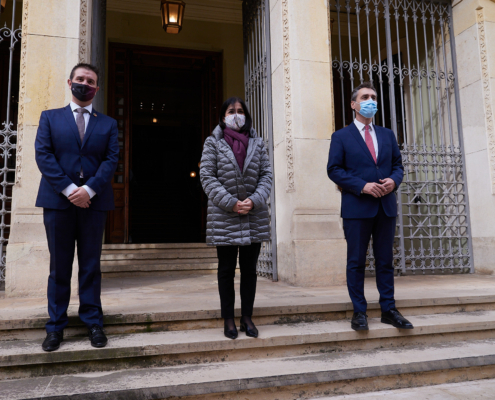 Ministra Darias, presidente de la Diputacion y delegado del Gobierno en CLM a la entrada al Palacio Provincial