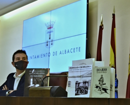 El presidente de la Diputación, Santi Cabañero, en un momento de la presentación de los detalles del convenio entre la Casa Provincial y el Con ...