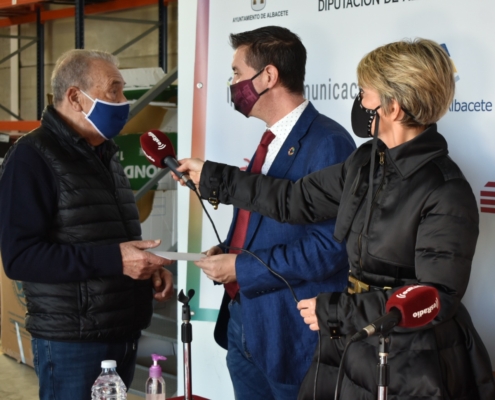 Presidente de la Diputación entrega una aportación de la Casa Provincial al Banco de Alimentos con motivo de la campaña de navidad