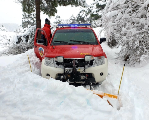 Efectivos del SEPEI realizan labores de limieza en la nieve