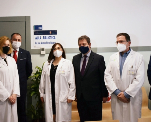 Foto de familia en el nuevo Centro de Salud de Nerpio junto a profesionales del mismo