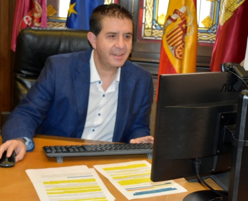 El presidente de la Diputación de Albacete, Santi Cabañero, durante la jornada telemática con representes de la Sierra del Segura y de la SACAM ...