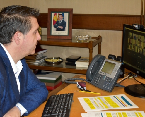 El presidente de la Diputación de Albacete, Santi Cabañero, durante la jornada telemática con representes de la Sierra del Segura y de la SACAM ...