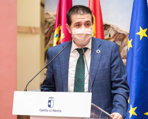 Santi Cabañero, presidente de la Diputación de Albacete, interviniendo públicamente tras firmar el convenio entre la institución provincial y  ...