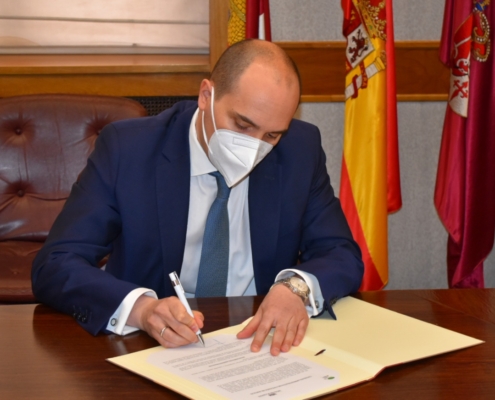 El director regional de Ferrovial Servicios firma el nuevo contrato CTRU suscrito con Consorcio Provincial de Medio Ambiente de Albacete