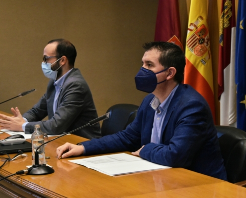 El presidente y el vicepresidente de la Diputación durante la presentación de la Convocatoria Dipualba Responde (II)