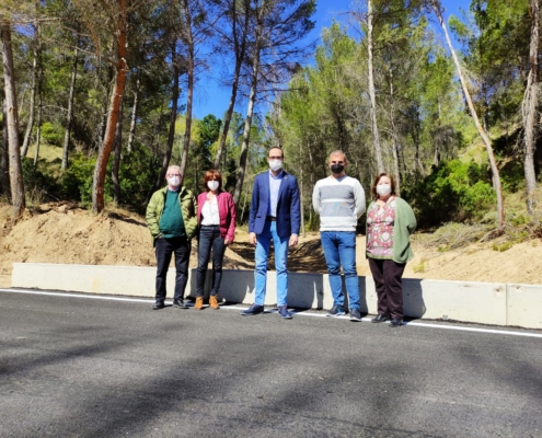 El vicepresidesidente de laDiputación, Fran Valera junto a parte del equipo de gobierno de Yeste