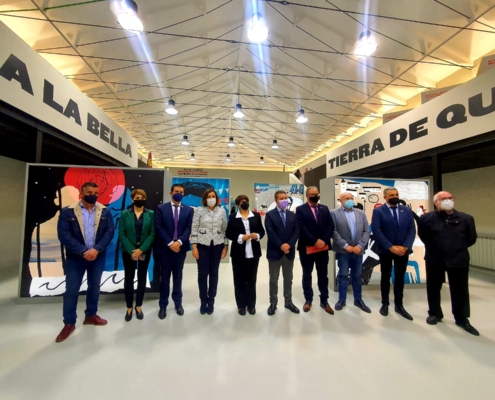 Foto de familia del acto de inauguración del Centro Expositivo de Recepción al visitante de Munera