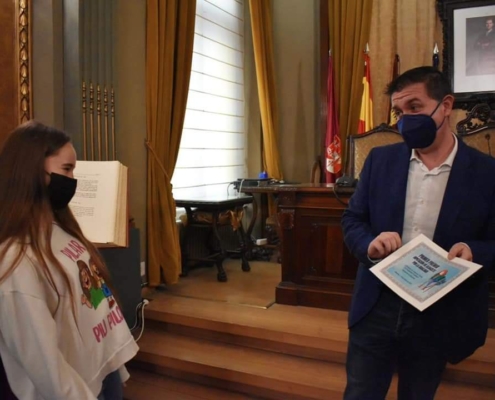 Pilar Núñez Polo y 'PIli Piloncha' durante su visita del pasado 19 de marzo a la Diputación de Albacete, con el presidente y el diputado de Igu ...