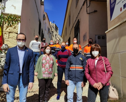 Valera junto al equiò de Gobierno de Yeste y parte de la Agrupación de Protección Civil de la localidad