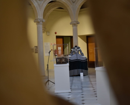 Uno delos vestidos que se exhiben en la exposición 'En Femenino'