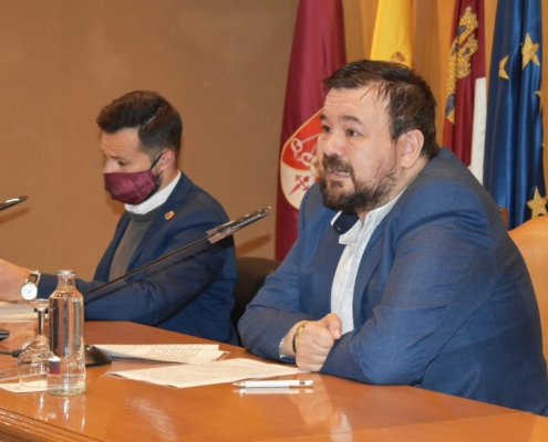 El vicepresidente de la Diputación, Juan Ramón Amores, y el diputado provincial de Cultura, Miguel Zamora, durante la presentación de las Ayuda ...