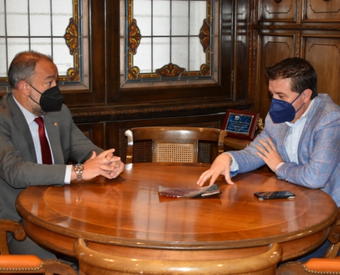 Primera reunión oficial entre el presidente de la Diputación de Albacete, Santi Cabañero, y el nuevo rector de la UCLM, Julián Garde, en el Pa ...