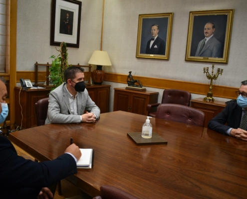 Imagen de la reunión mantenida entre el presidente de la Diputación de Albacete y la Federación de Golf de C-LM