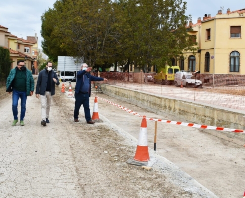 Fran Valera, junto a responsables municipales de La Gineta, en la zona en la que se van a realizar las obras del POS 2021