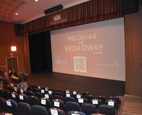 Interior del Teatro de La Paz de la Diputación de Albacete antes de que se abra el telón para acoger el espectáculo 'Melodías de Broadway en c ...