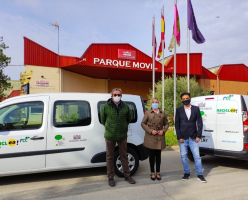 Amparo Torres en la recepción de los nuevos vehículos del programa de recogida selectiva de envases