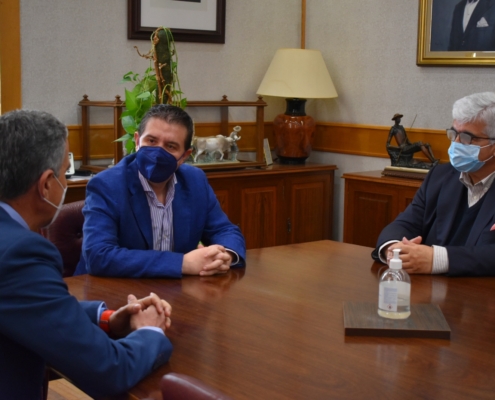 Presidente de la Diputación de Albacete con presidentes saliente y entrante de FECAM