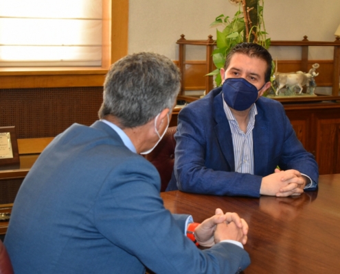 Presidente de la Diputación de Albacete conversa con el nuevo presidente de FECAM