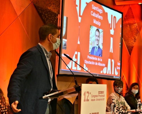 El presidente de la Diputación, Santi Cabañero, durante su intervención en el XII Congreso Provincial de CCOO Albacete